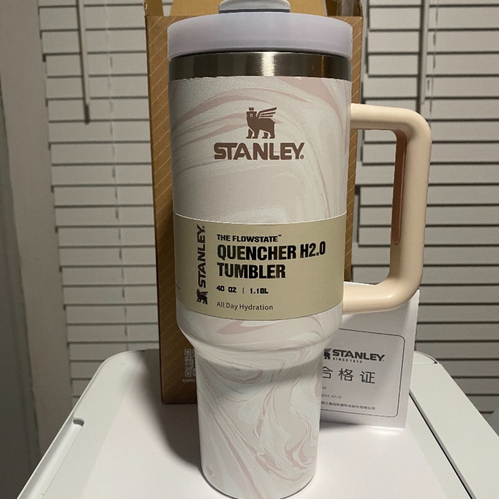 Swirl design stanly cup brand new.